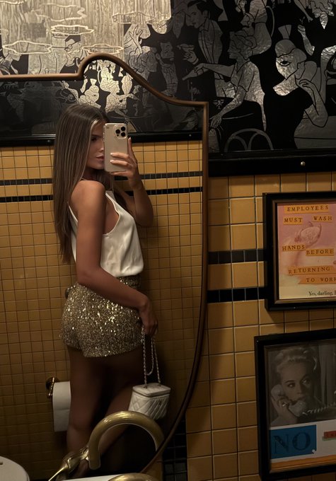 Watch Zara Hedges's leaked NSFW photo on TwXstars