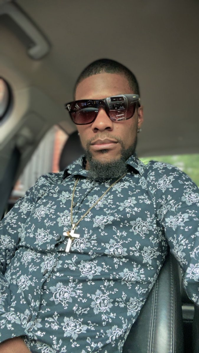 Marselfmade's tweet photo. Real estate moves, but make it social. Pullin up to the agent mixer like I already closed 3 deals 😎🔥👏🏾
#OpenHouseVibes #RealEstateFlow #BlackRealtor #MixAndMingle https://t.co/0AV0Q6CAYv