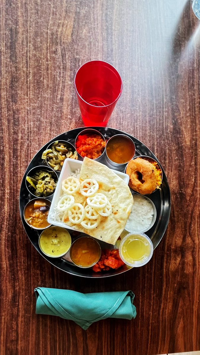 RghvRaman's tweet photo. @adkravetz @VicVijayakumar Desi bytes was previously owner by someone else and was called madras cafe, and i miss it so much. They had amazing vegetarian meals like this. And this was just $15 had 13 items. My perfect weekend happiness https://t.co/oddG5MYUp5