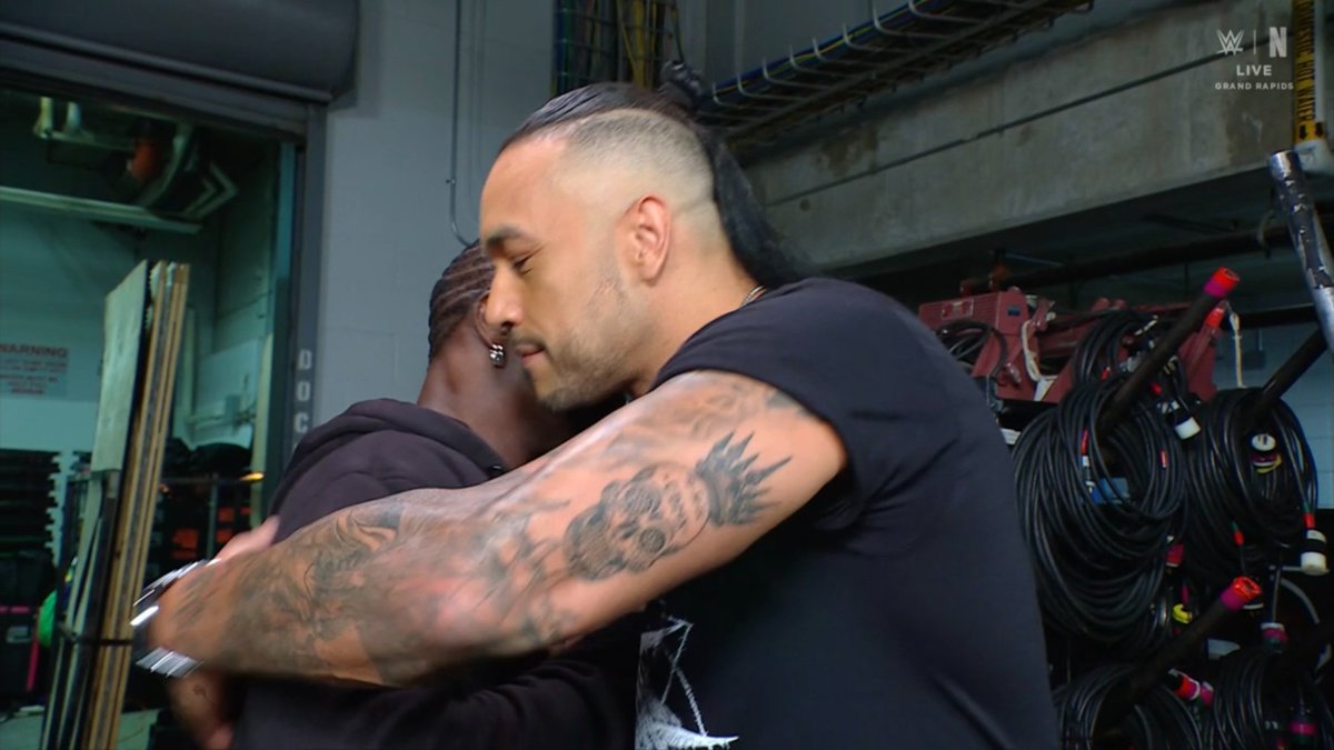 RAAAHHHHHH SO GLAD WE GOT THIS BEFORE TRUTH PROBS BETRAYS HIM #smackdown