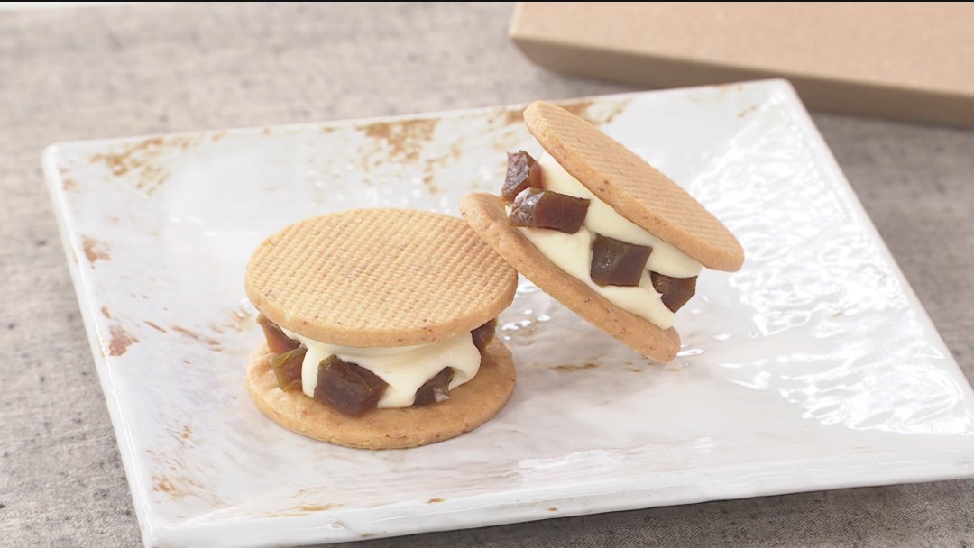 dot__connect8's tweet image. #ドっとコネクト『いドばた喫茶店』
のコーナーではお取り寄せ可能なスイーツを紹介☕️🌿.•*
今週は...
「田中長奈良漬店」さんの「奈良漬バターサンド」でした✨
奈良漬をバタークリームで包み、クッキーでサンドした新感覚スイーツ
コーヒーや紅茶だけでなくお酒と一緒にお楽しみいただけます🍷