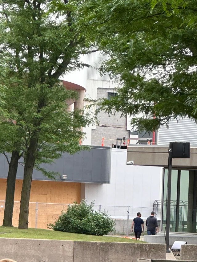 Filming Update! 
Interview With The Vampire is almost ready at Jackson Square in Hamilton! 🦇🎥🎬

They’ve built a fake brick wall... Hmmmm tomorrow or tonight.🩸🩸#IWTV 

Photo credit: reddit.com/r/InterviewVam…