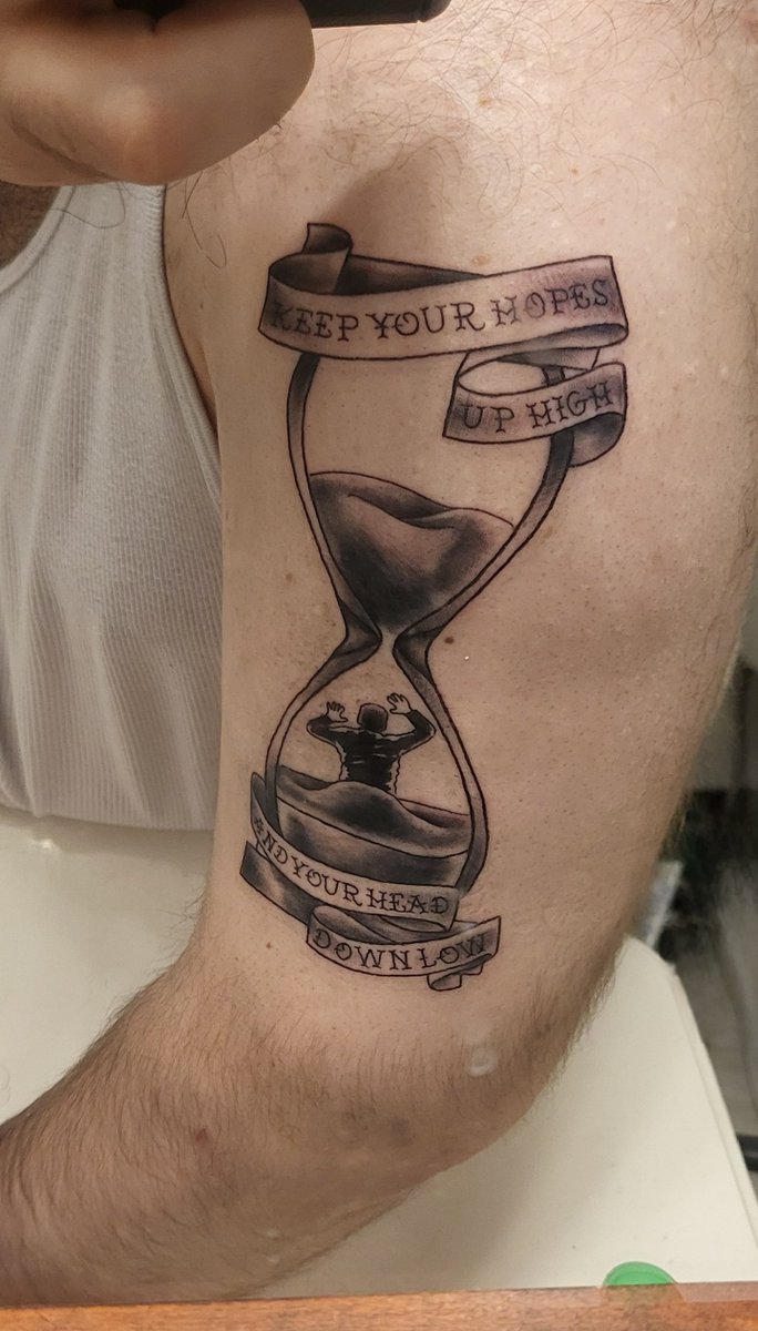 ValorV8's tweet image. All I want is a place to call my own
Mend the hearts of everyone who feels alone
Whoa, you know to keep your hopes up high and your head down low

Just had this done today!
#adtr #adaytoremember @adtr @jeremymckinnon @AlexShelnutt @NW44 @Kevineffinskaff