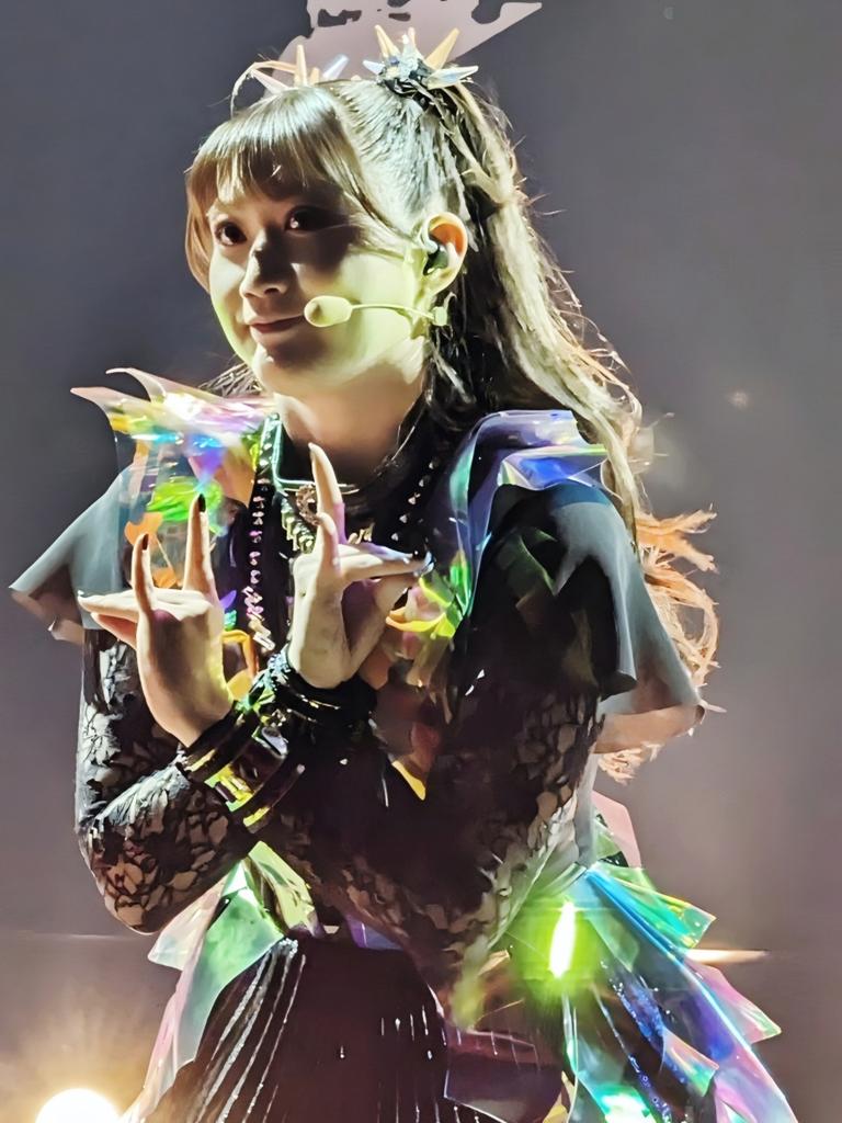 Follow the fox sing 🦊🍑🍑🍑💖💖🧡🧡🥰🥰💞💞

Posteando una imagen de Momito 🍑 hasta que me muera.

Día: 276

#MOMOMETAL
#BABYMETAL