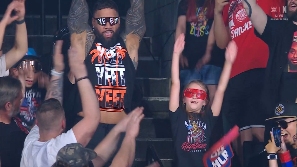 CROP TOP HAS RETURNED #smackdown