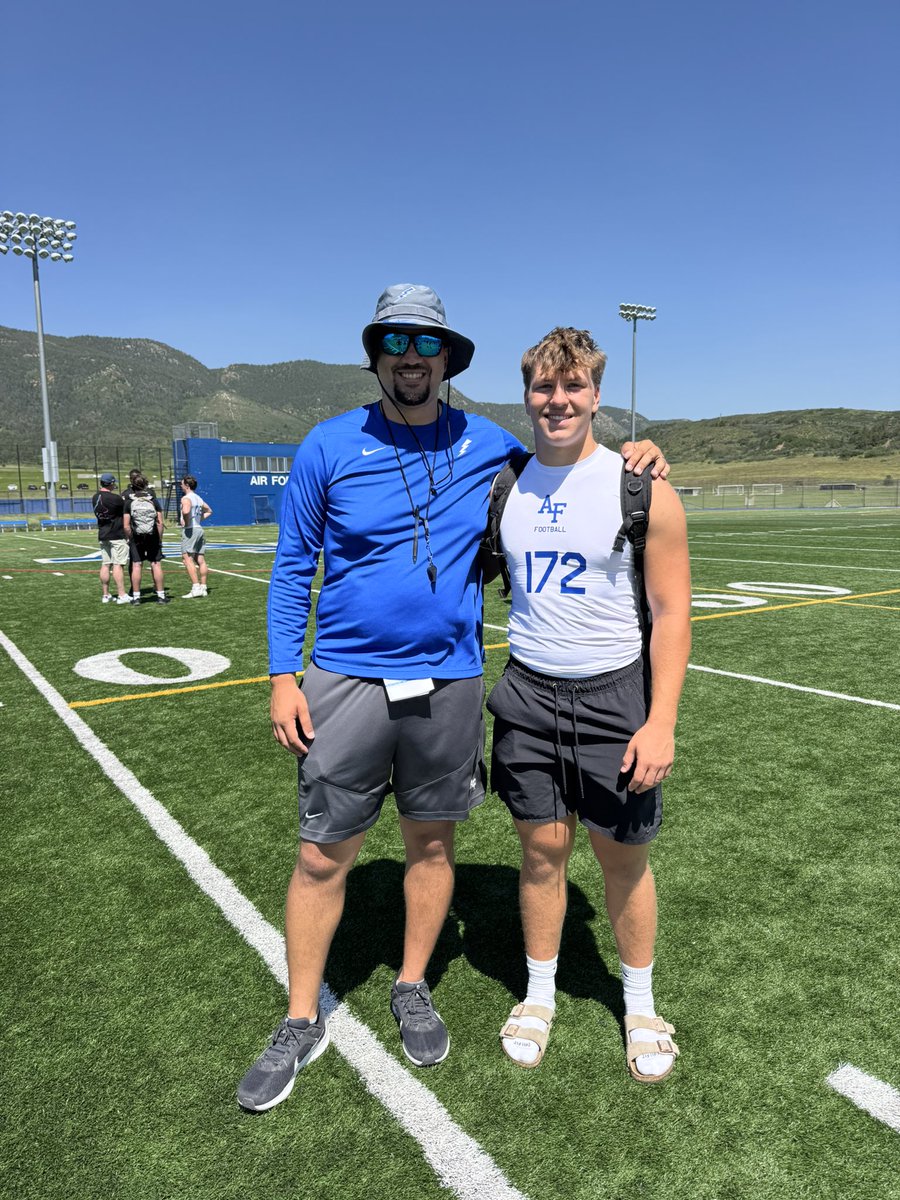 Nick_Booker7's tweet image. Had a great time at Air Force!
@RecruitEMHS_FB @kyle_mccomb @Edavison85 @Coachjmerideth