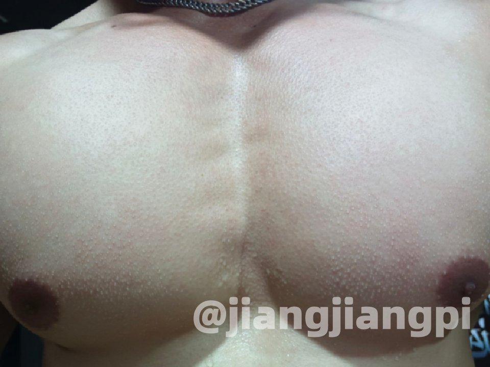 #那些被t恤封印的身材