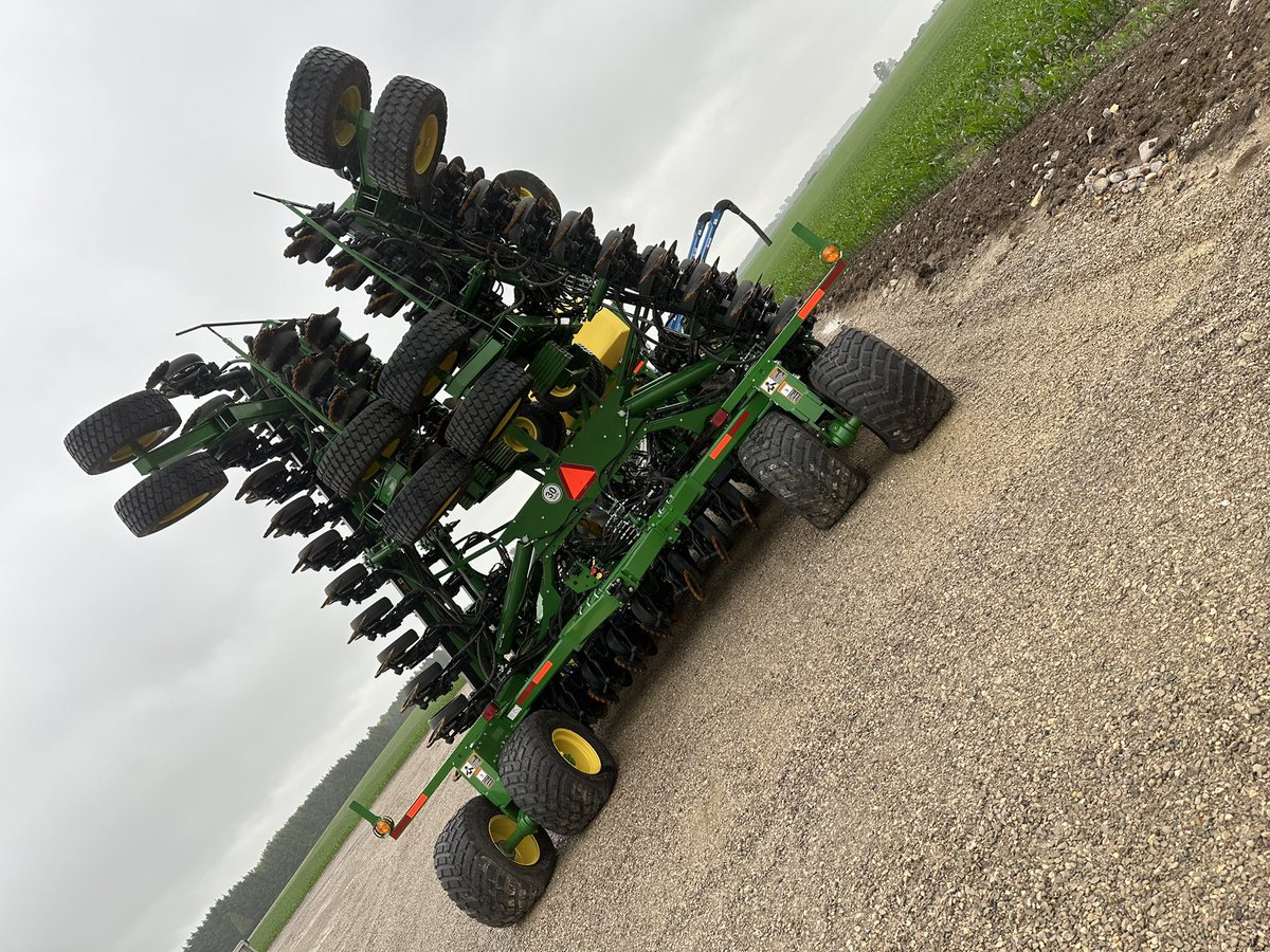 This Johndeere N560 got a nice little tire upgrade ! Just because your running a big drill doesn’t mean there isn’t tires for the weight!! VF tires for the win! Oktireelmira#BKTtires#firestoneAg# agtwitter#plant2025# If your needing that custom package for your outfit we are the