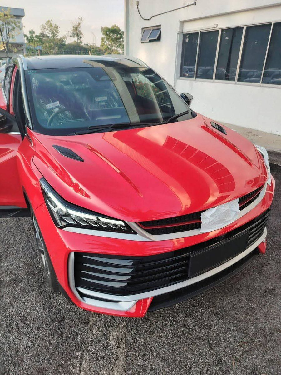 AzfarZA's tweet photo. Mula kelihatan Proton X50 facelift, coming soon.

Nampak door handle dah tukar, tak senang patah la kot kali ni 🥹 https://t.co/PXaXPNXjhg