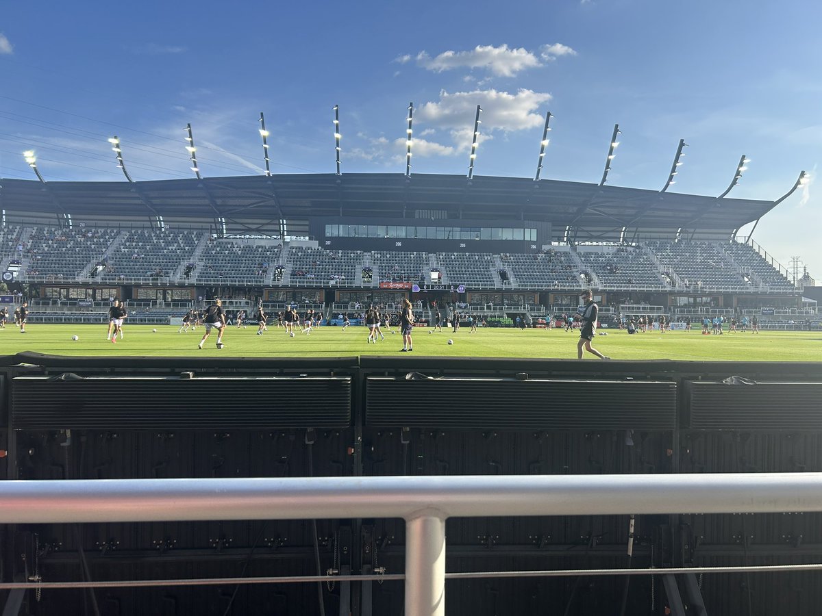 DrHelenECollin1's tweet photo. Another great evening for football. As a British woman, it was awesome to win the bigelow tea raffle. #racingfc #bigelowtea @RacingLouFC https://t.co/Vj13XIRqcz