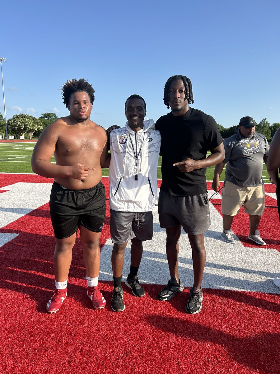 AhmadYoung50's tweet image. #AGTG after a great conversation with @CoachPerkinsM I am blessed to receive an 🅾️ffer from @TexasCollege23
@malikboynton2 @T_Real07 @BigSamFB @SamHoustonHS