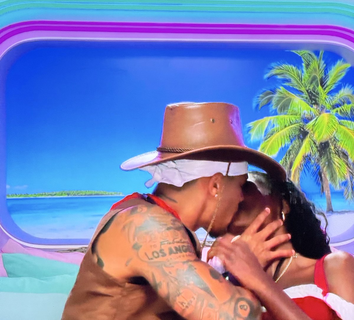 bravobykat's tweet photo. i don’t care what anyone says ace &amp; chelley’s chemistry is insane #LoveIslandUSA https://t.co/xXV0jYx2US