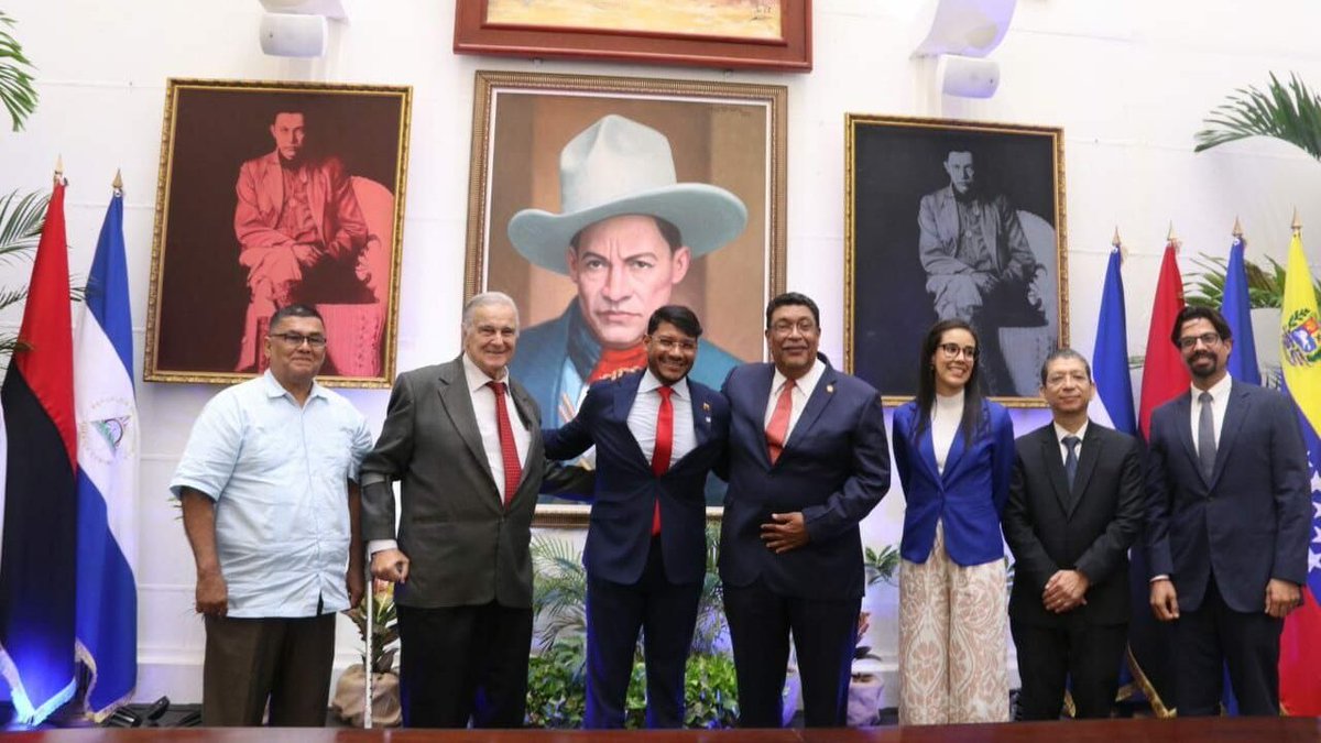 Danilover1012's tweet photo. Venezuela y Nicaragua reafirman sus lazos diplomáticos e históricos. Unidos por la soberanía, la justicia y la integración de los pueblos. ¡La Patria Grande sigue en marcha! #PostuloGenteQueResuelve #UnidadLatinoamericana #SolidaridadRevolucionaria https://t.co/fam0tbuRfl