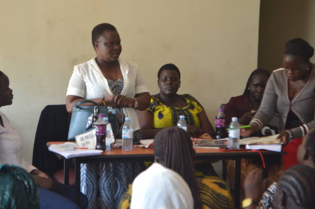 CEFTRAWESTNILE's tweet image. As part of celebrating world refuge day, we took  community dialogue to Refugee Women market vendors to empower them on Economic transformation, Digital rights, MHPSS and collecting refuge Voices in Arua City.
#SolidarityWithRefugees  
@AruaCityUg ,@VNGi
