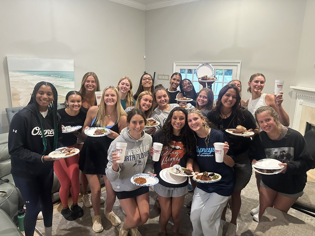 OspreyVB's tweet image. Summer vibes, team time and delicious food thanks to @sonnysbbq! We’re ready to get to work!
#SWOOP
