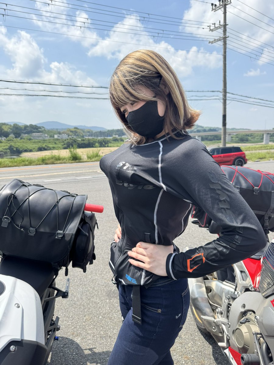 変な人きた。

これはナイスバディなのか？