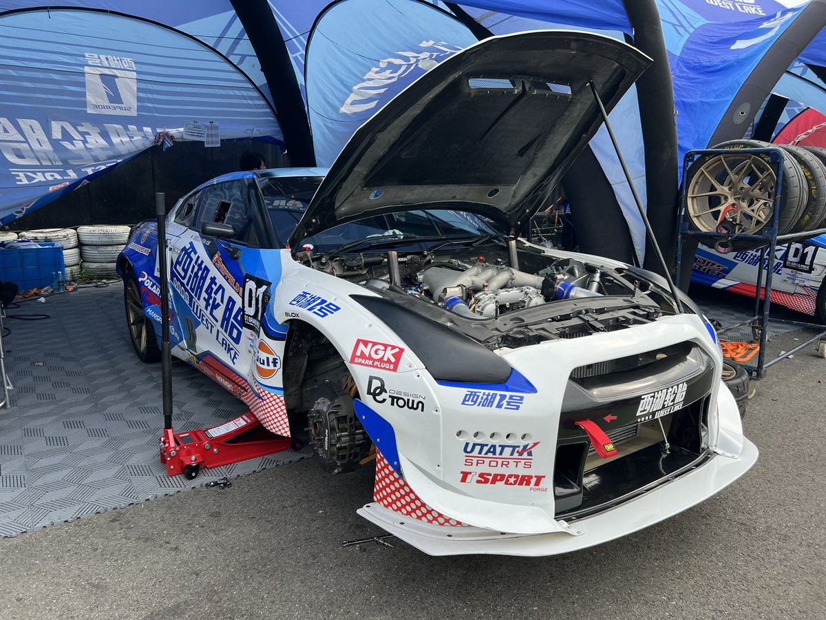 中国D1に来ています。
SAMのチームから久しぶりのGTRに乗って参戦します。
ライブ配信もありますので是非見てください❗️
頑張ります😊

#D1GP