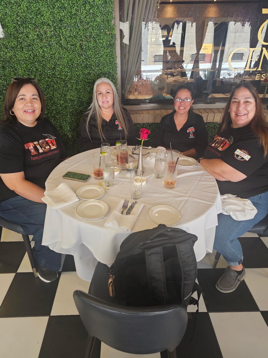 MoralesA_TISD's tweet photo. Ending the week with meaningful collaboration &amp; valuable learning experiences. Our retreat featured an excellent meal at Café Central and an engaging workshop at the La Nube STEAM Discovery Center. Thank you @rvegab_TISD @CafeCentralEP @LaNube915 #Tisdproud https://t.co/b6lzxspK12