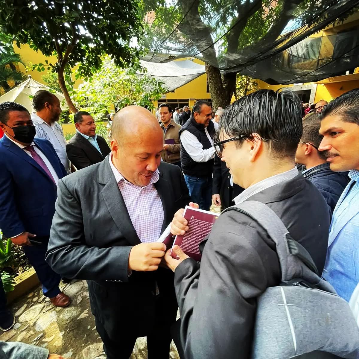 Alan Matthew Cisneros (@15_matthew) on Twitter photo Feliz aniversario de existencia a <a href="/EnriqueAlfaroR/">Enrique Alfaro</a>, una persona que admiro mucho, que sabe de política y fútbol como pocos y con quien tengo mucho agradecimiento. Abrazo Enrique Feliz aniversario de existencia a <a href="/EnriqueAlfaroR/">Enrique Alfaro</a>, una persona que admiro mucho, que sabe de política y fútbol como pocos y con quien tengo mucho agradecimiento. Abrazo Enrique