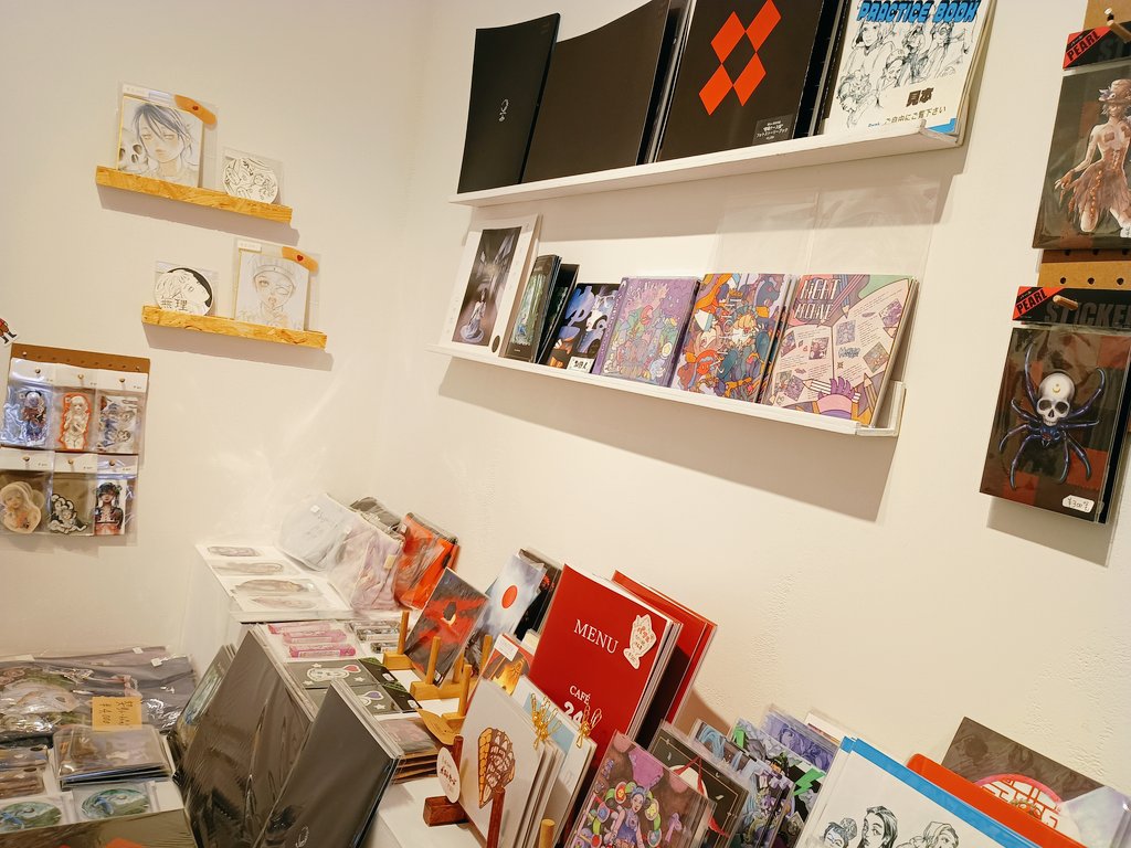＼展示折り返し／

▶#フォボスとディモスの回転木馬

本日も、12：00〜20：00 でお待ちしています、是非お越しください😊
会場┃イロリムラｃｒｅｆ
大阪市北区中崎1-4-15

はるやみ主催グループ展・MOONiHARUFAシリーズ
「恐怖症」をテーマに16人の作家をゲストに迎えて開催します