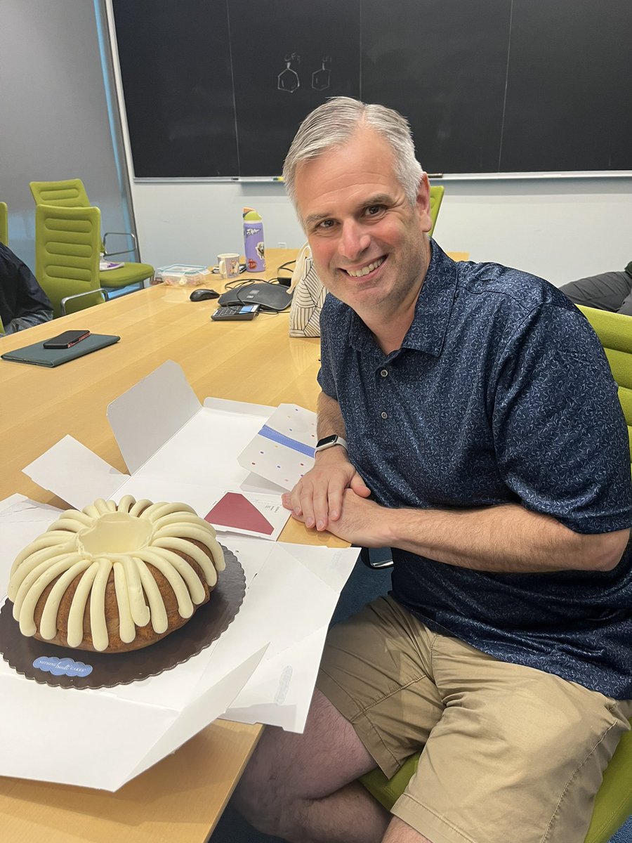 ChirikGroup's tweet image. Happy belated birthday to our fearless leader! #bundtcakerealness