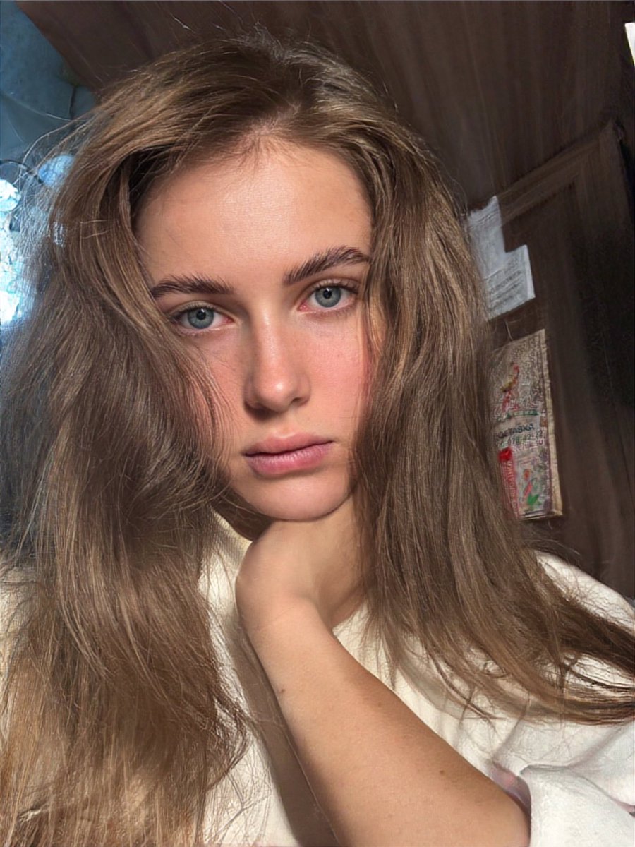 Не могу уснуть думаю почему пацаны уже успели забыть что я родилась в  июле 12 числа и не планируют подарить мне весь мир или хотябы какой-нибудь скромный подарок вроде 19-ого айфона