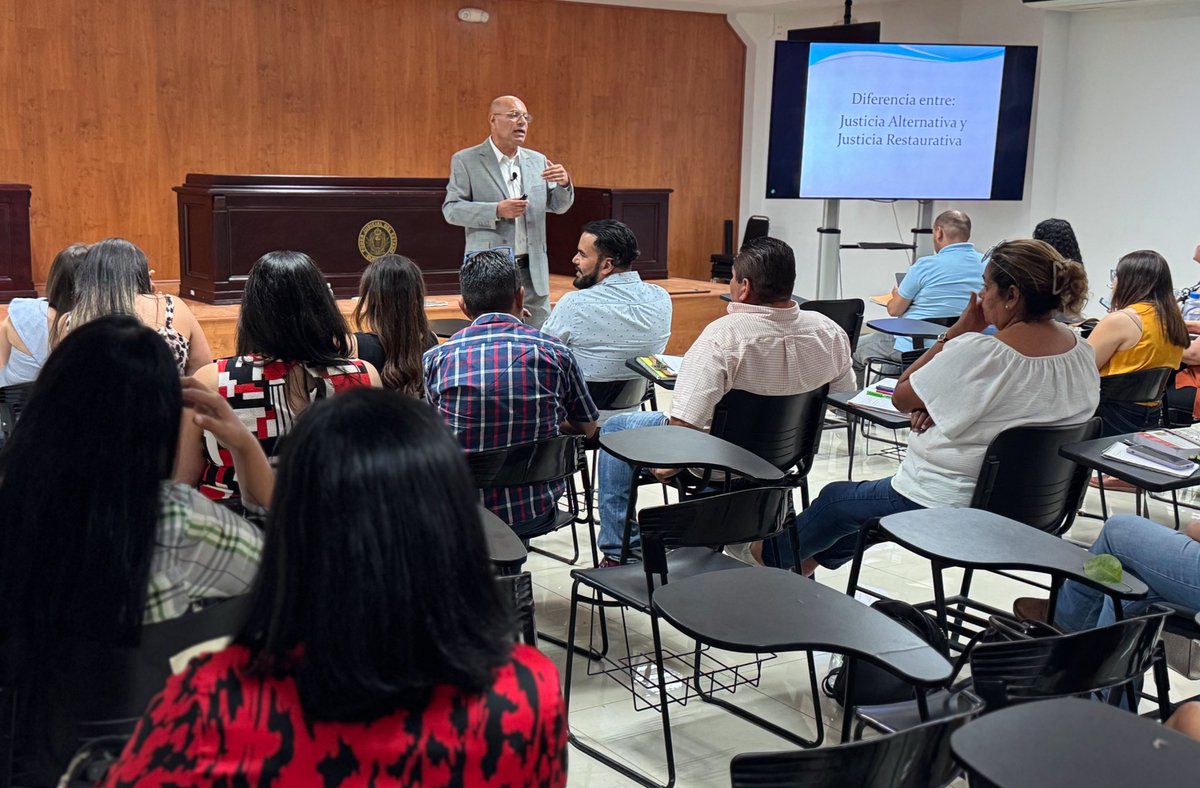 7o. Diplomado de Especialización en el Sistema de Justicia Penal para Adolescentes

Módulo Mecanismos Alternativos de Solución de Controversias por el facilitador del Centro Estatal de Justicia Alternativa adscrito al @TMI_DGO, Dr. Jesús Hdz.

#PJDGO, ¡Un Poder Judicial abierto!