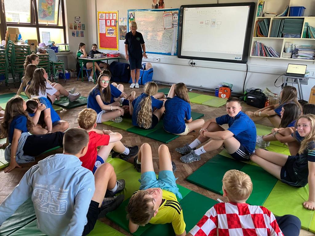 Big thanks to Gaelscoil Sáirséal for having us! 🫀 Ennis Road CFRs loved teaching CPR to these amazing students—future lifesavers in the making! 💪 #CPR #EnnisRoadCFRs #CommunityFirst