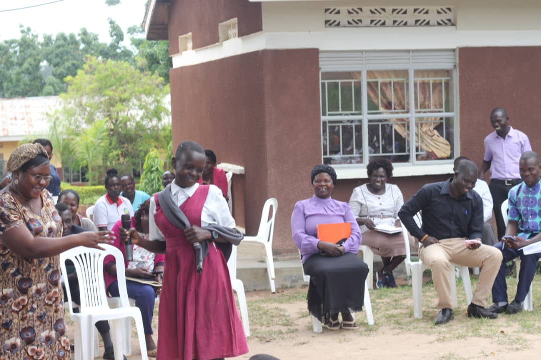 CEFTRAWESTNILE's tweet image. In Partnership with like minded organizations  in Arua City, Led by @VNGi , we conducted School Outreaches programs as part of Pre activities to celebrate world refuge day
#SolidarityWithRefugees 
@AruaCityUg