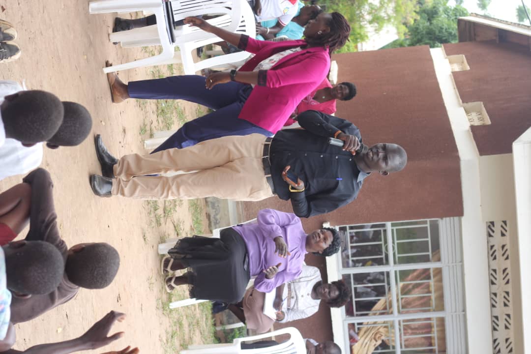 CEFTRAWESTNILE's tweet image. In Partnership with like minded organizations  in Arua City, Led by @VNGi , we conducted School Outreaches programs as part of Pre activities to celebrate world refuge day
#SolidarityWithRefugees 
@AruaCityUg