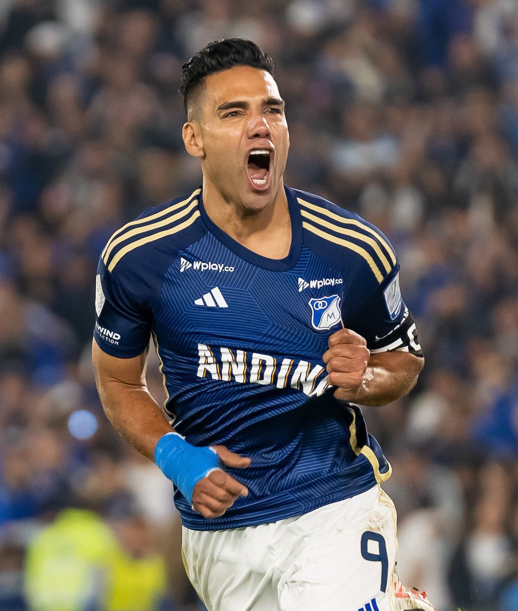 Gracias por defender el escudo y los colores más lindos del mundo <a href="/FALCAO/">Radamel Falcao</a>. Los más de 10 millones de hinchas queremos que sigas en el equipo. Esto no termina. Volveremos, volveremos...