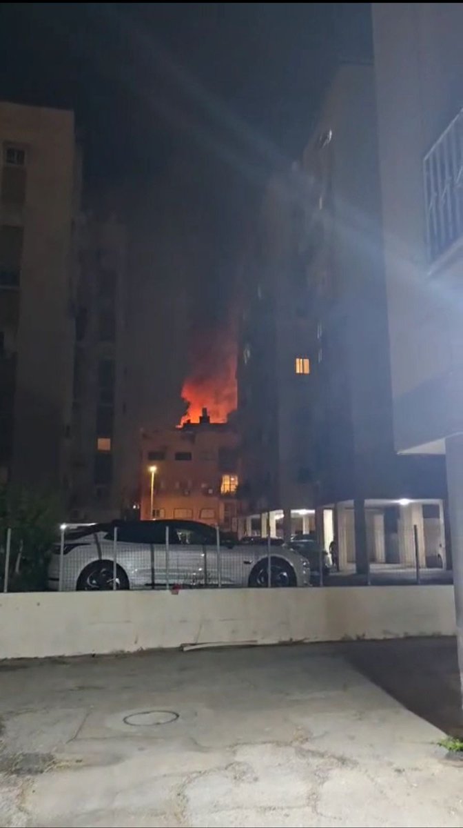 #الحرس_الثوري الإيراني: الموجة الـ 18 استهدفت مراكز دعم عملياتية إسرائيلية

- صواريخنا الدقيقة أصابت أهدافها المحددة 

- استخدمنا في هجومنا صواريخ دقيقة تعمل بالوقود الصلب

- عملياتنا ضد #إسرائيل ستستمر