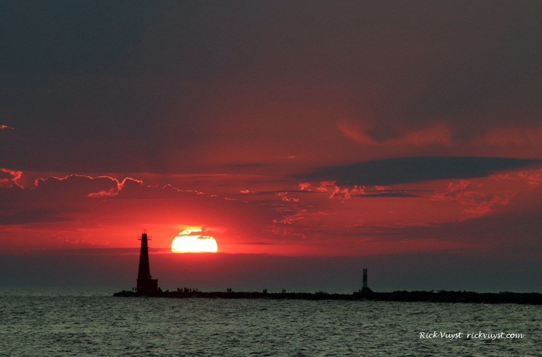 Summer Solstice sunset. First sunset of summer. Photo June 20, 2025. Muskegon’s Pere Marquette beach on Lake Michigan #solstice #weather #summer #sunsets