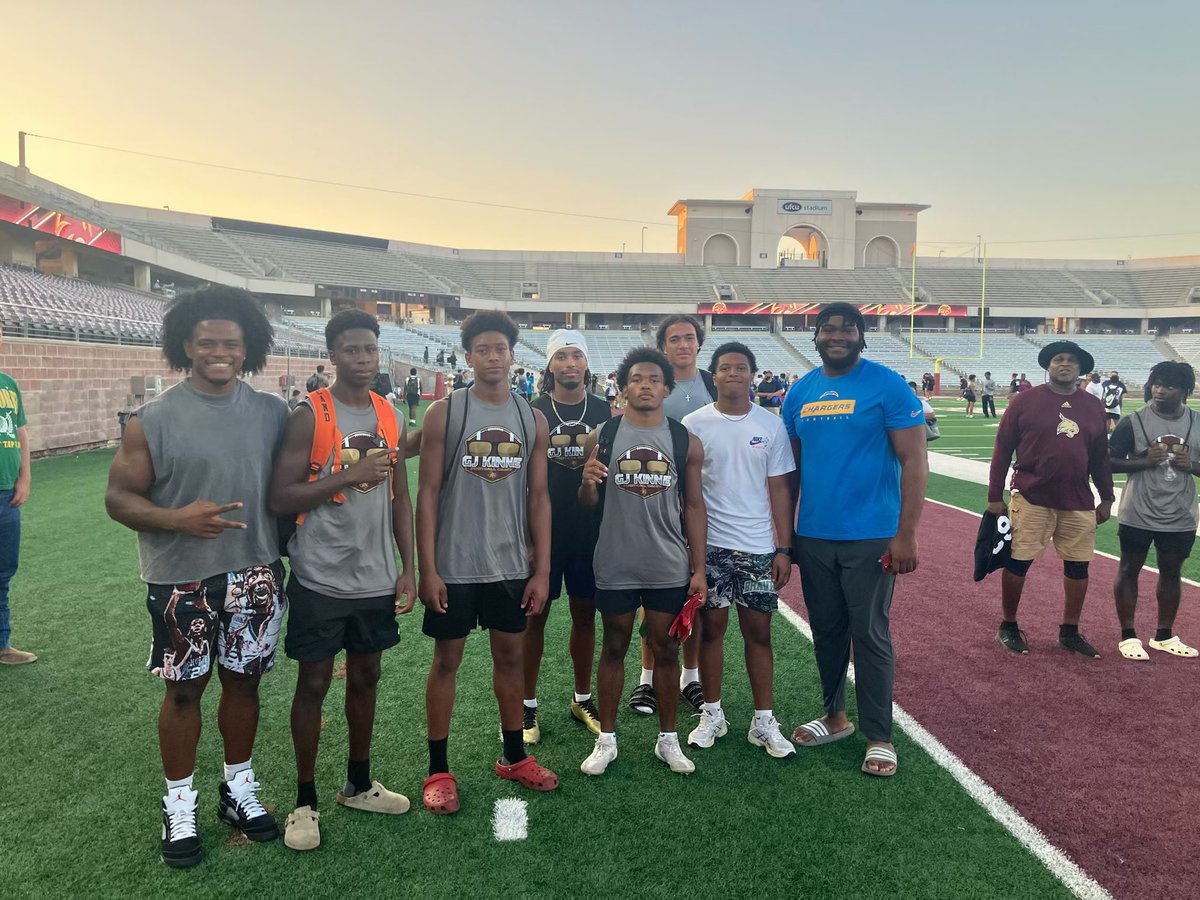damion_hunt1's tweet image. Great camp today at @TXSTATEFOOTBALL with my guys! Thank you coach @CoachMart1nez for the coaching, and also lots of great competition🔥@GJKinne