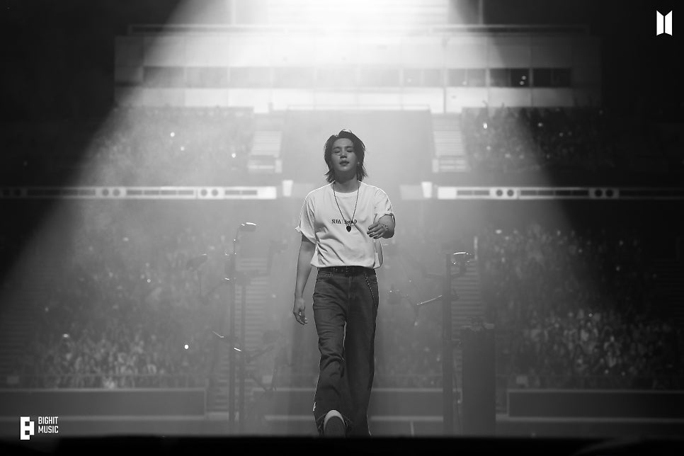 SUGAさん召集解除おめでとうございます🥳✨💕お疲れ様でした🫡🫶
ARMYの皆さまBTSの12周年&amp;除隊イベントは明日最終日です😭皆さま大変お越しくださいまして本当にありがとうございました🥹今日もお待ちしております🙇🏻‍♀️🙇🏻‍♀️🙇🏻‍♀️