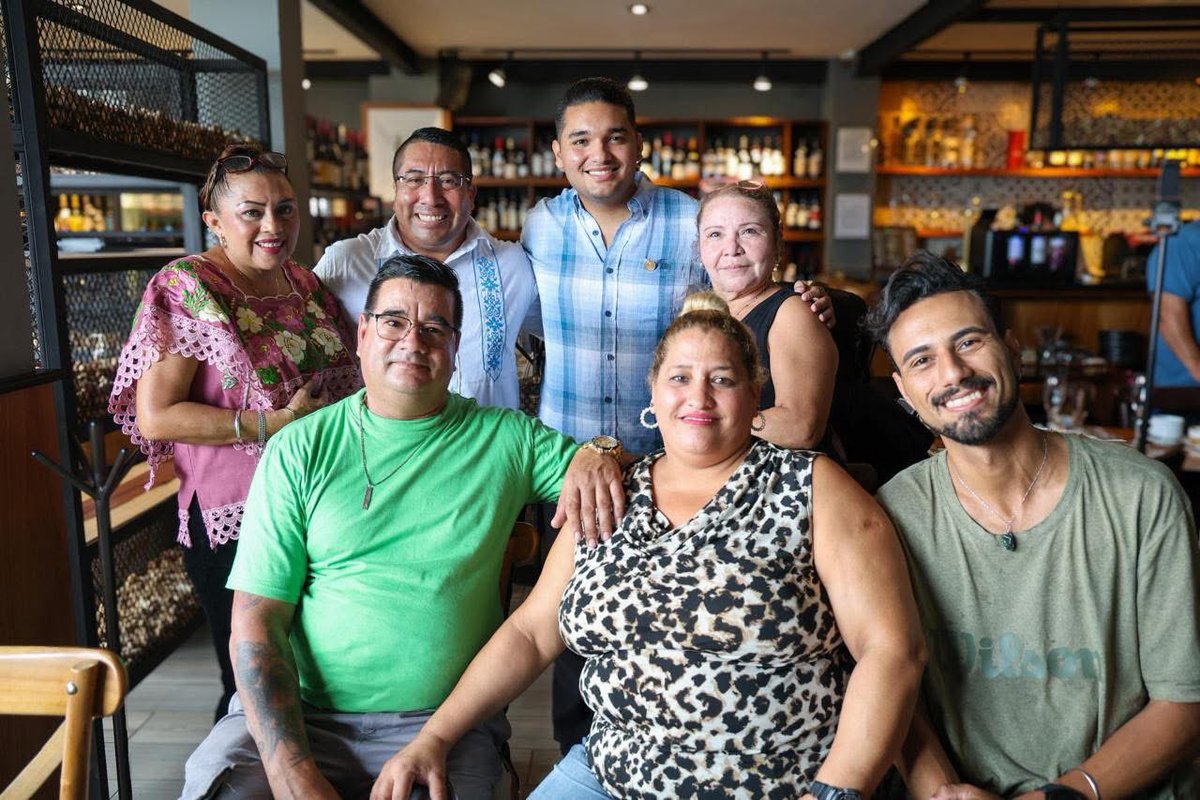 Medios Primer Mestizaje (@mmestizaje) on Twitter photo Conmemoran en Playa del Carmen el Día Mundial del Refugiado
En el marco del Día Mundial del Refugiado, el gobierno municipal, que encabeza la presidenta <a href="/estefaniamerkdo/">Estefania Mercado</a> llevó a cabo una ceremonia conmemorativa que reunió a autoridades municipales, estatales, federales y Conmemoran en Playa del Carmen el Día Mundial del Refugiado
En el marco del Día Mundial del Refugiado, el gobierno municipal, que encabeza la presidenta <a href="/estefaniamerkdo/">Estefania Mercado</a> llevó a cabo una ceremonia conmemorativa que reunió a autoridades municipales, estatales, federales y