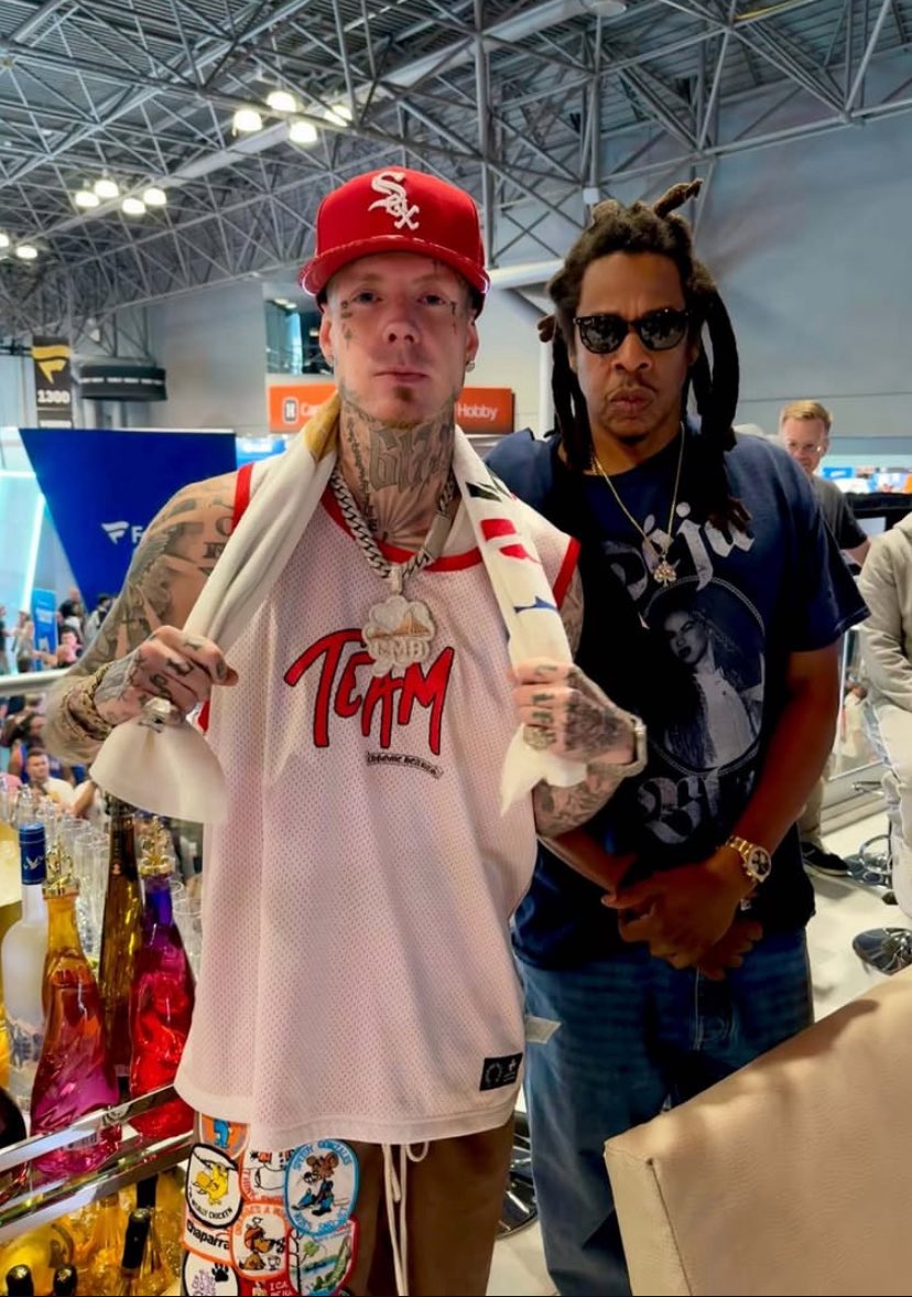 LawdahmercyPR's tweet image. Jay Z links up with Millyz and the streets going crazy 🔥🗽🤝 #JayZ #Millyz #HipHopUnity #LegendAndTheNewWave #RocNationMoves #RapGameStrong #BrooklynToCambridge #ViralLinkUp #OGxNewGen