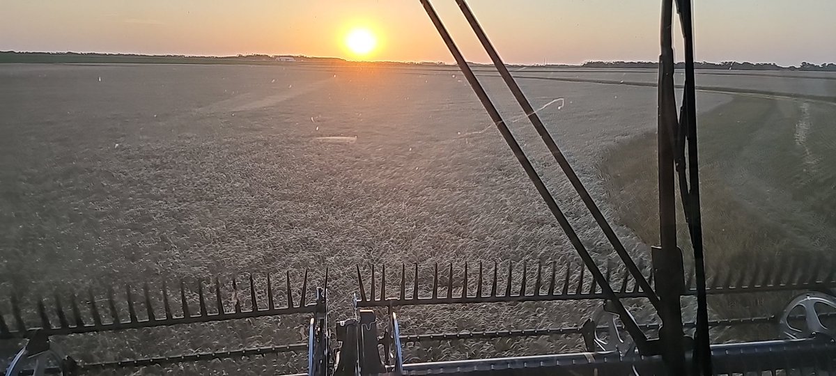 joelbunch's tweet photo. @Royals on the radio and a Kansas harvest sunset. About as good as it gets https://t.co/UzH8NdUguw