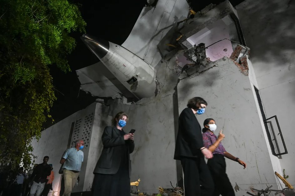 Constant news updates can lead to 'vicarious trauma'-stress from just watching tragic events. Setting boundaries for news consumption is crucial for emotional well-being.  forbes.com/sites/traversm…