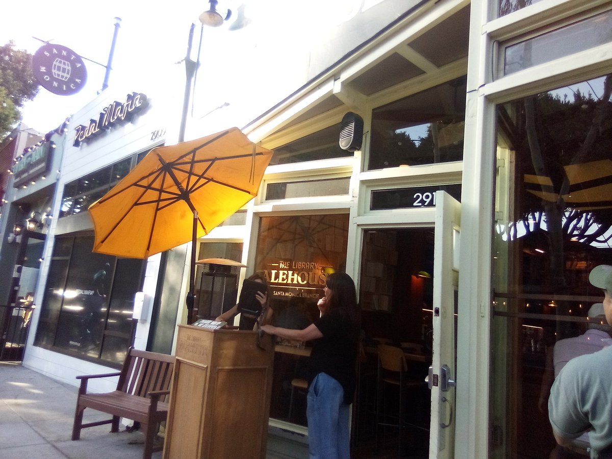 Proofsec's tweet photo. @alehouse on 2nd and Maint st @FBILosAngeles  @OsceolaSheriff  as the host for ale house sits and watchs her Mafia call me a "n"igger for e-crypto her Japanese Mafia fleas off after I start reporting this https://t.co/kIzvysEmFl