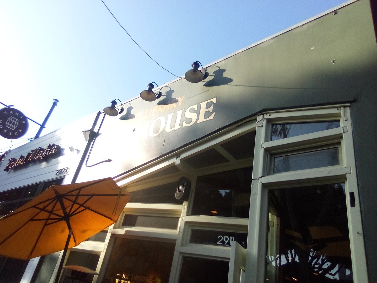 Proofsec's tweet photo. @papillionpolice @alehouse on 2nd and Maint st @FBILosAngeles  @OsceolaSheriff  as the host for ale house sits and watchs her Mafia call me a "n"igger for e-crypto her Japanese Mafia fleas off after I start reporting this https://t.co/tQuSJpgIqR