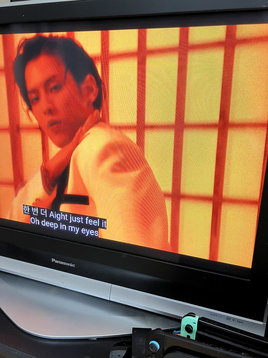 aki19b's tweet photo. @btob_nasa そりゃストレス溜まるよね😫
今日は久しぶりに家に1人（午前だけ）🙂
テレビでずっと動画を流しっぱなし…少し大きい画面で音をだして、贅沢だね🥰
勝手に流れてくるけど今はちょうどコレ♡ https://t.co/44u5NqdDVm