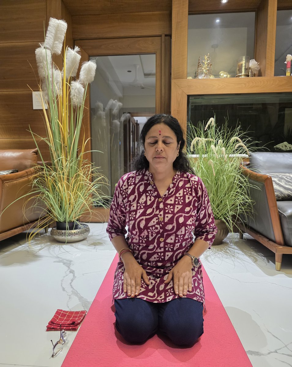 Medha_kulkarni's tweet photo. योग करने का करो संकल्प, 
स्वस्थ जीवन का यही विकल्प ! 

#InternationalYogaDay2025 #YogaDay2025 #InternationalDayofYoga #yogaforall #yoga #yogalifestyle https://t.co/KeVe4BgDZo