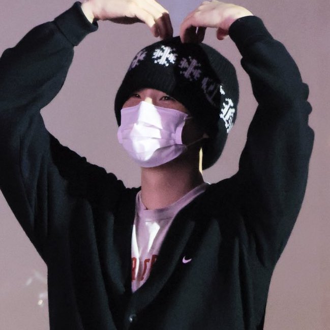 vantemims's tweet photo. Rt &amp; Reply

WE LOVE YOU YOONGI 
WE LOVE YOU YOONGI
WE LOVE YOU YOONGI
WE LOVE YOU YOONGI
WE LOVE YOU YOONGI
WE LOVE YOU YOONGI https://t.co/pJFzxOeXvd