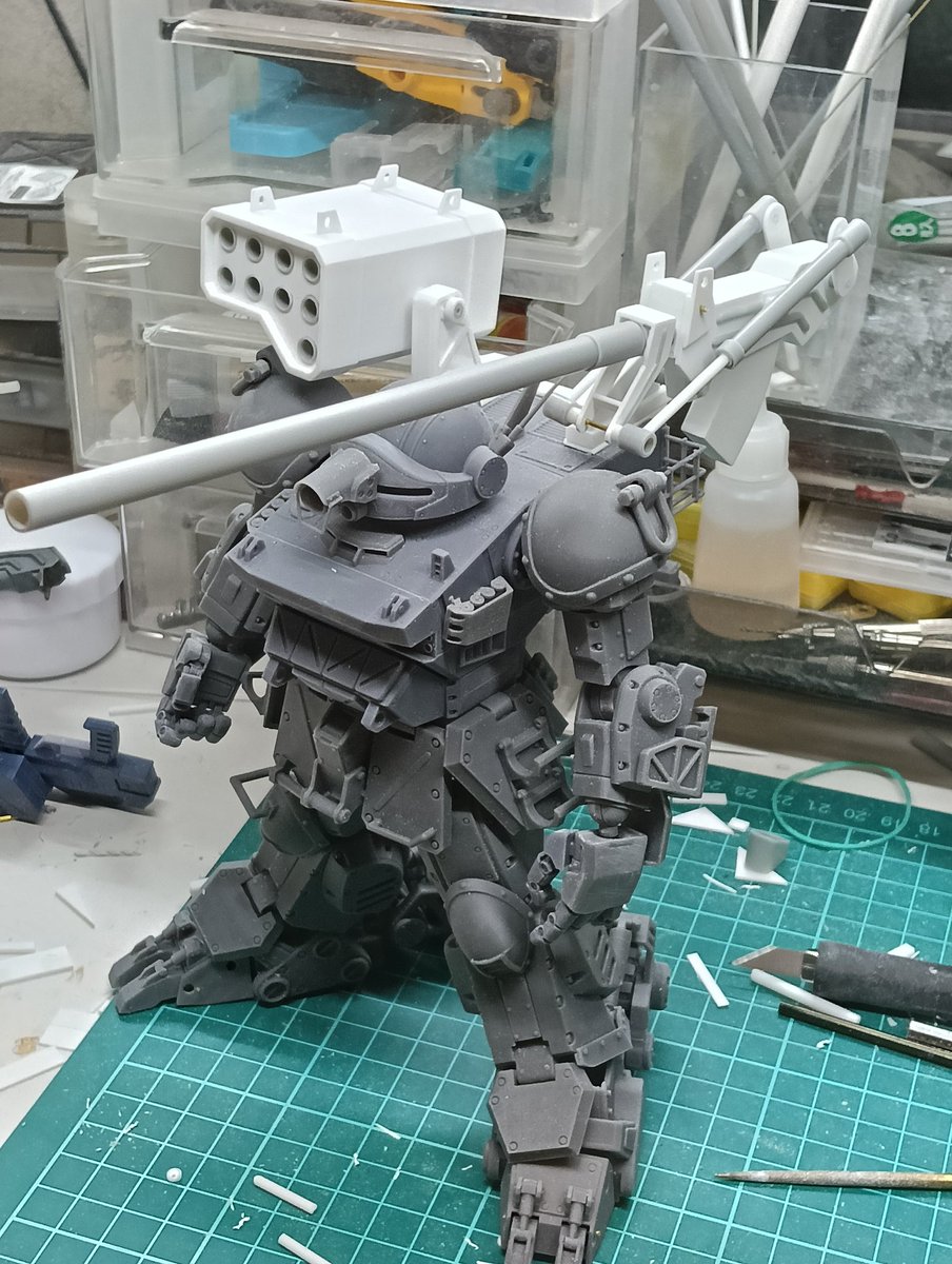 追加武装途中経過😊
形になってきました。
やっぱ何つけても似合うなぁ😍
さて手持ち武器はどうしようかな🤔
できれば既存の武器にしたい。
普通のロングバレルHマシンガンにしようかな。
#koba1271 
#たいすけ
#いかづち