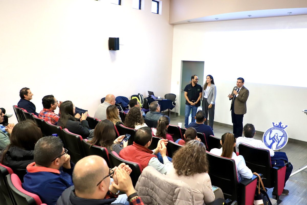👥✨ ¡Seguimos fortaleciendo el talento de nuestro equipo!

Se impartió el Módulo 5 del Seminario “Desarrollo de Habilidades Blandas para la Excelencia Profesional”, enfocado en el Trabajo en Equipo.

A través de dinámicas participativas y reflexivas, nuestras y nuestros