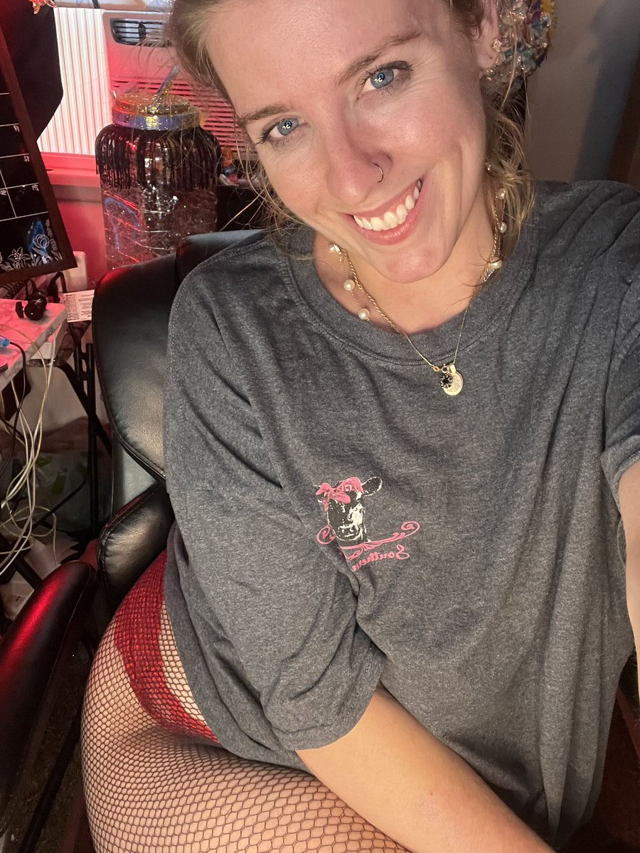 msmonroe777's tweet photo. Thank you to a day/night I’ll never forget! 11 hours of performing and practicing! To feel this alive and high on life had been unfamiliar. It felt so out of reach. The passion is running through my veins and I can’t wait to perform and build wonderland another day! #msmonroe #wonderland #sexy #adultperformer #lingerie