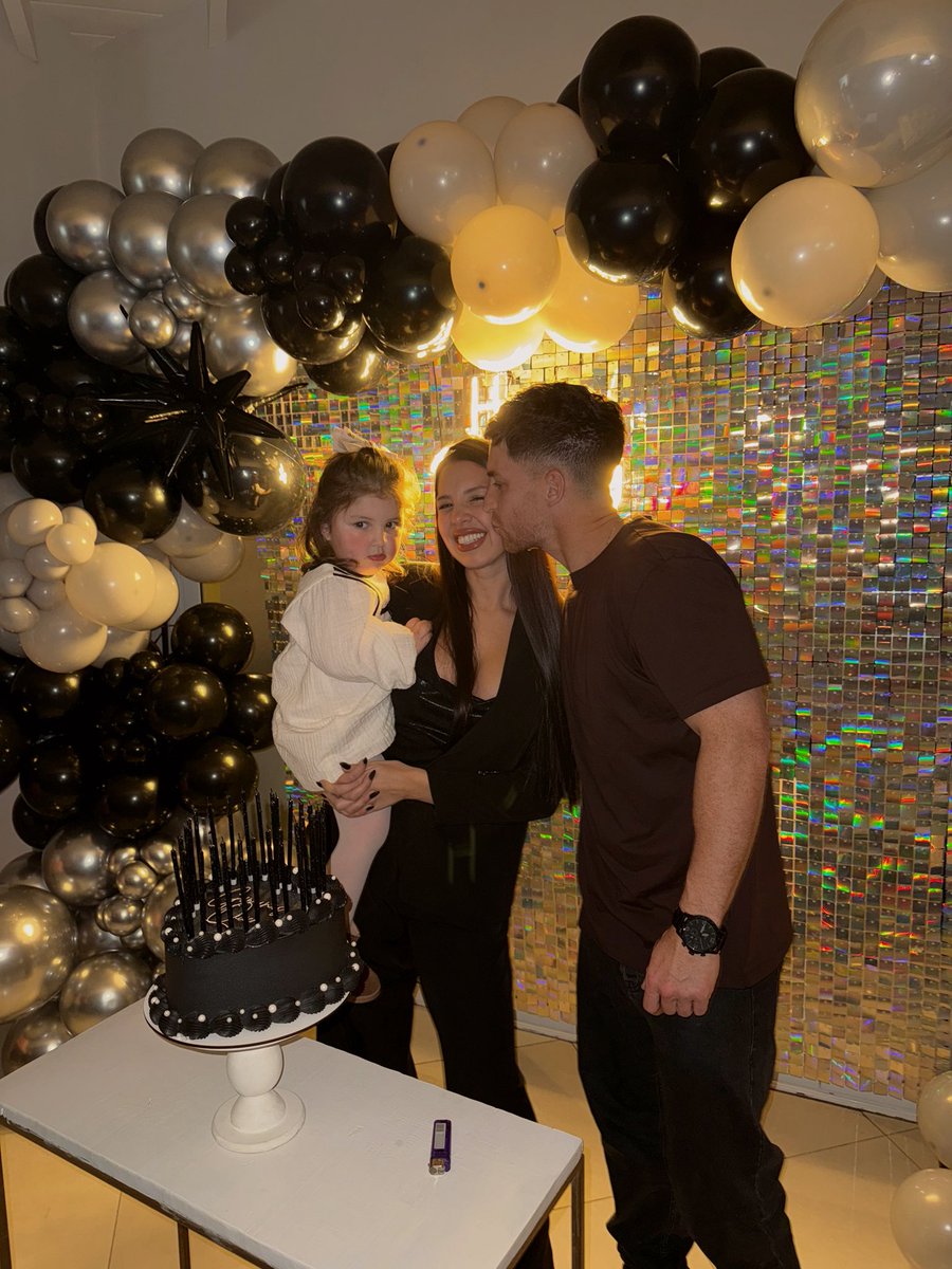 FloppiHidalgo's tweet image. Cumple feliz ✨
Soy muy afortunada de estar rodeada de tanto amor 🤍 

Este año más lista que nunca para los nuevos desafíos 🚀🚀