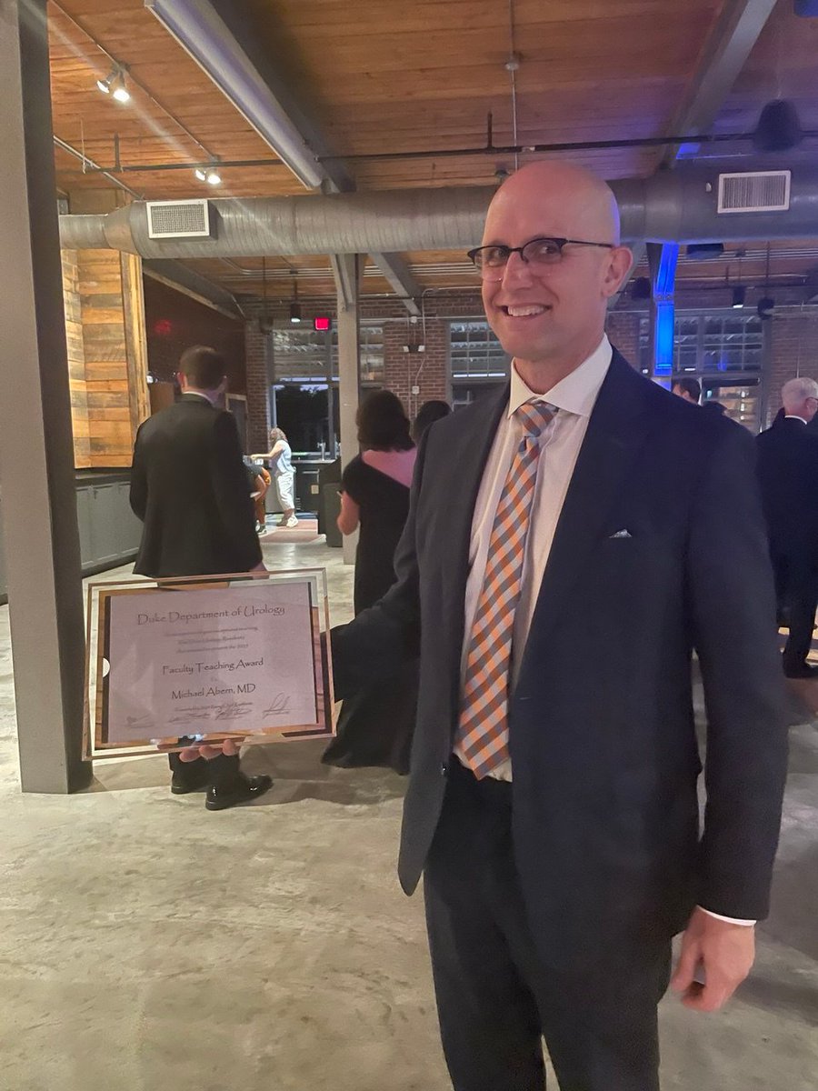 alirezaghoreifi's tweet image. Congratulations to @DukeUrology @UroOnc PD and my mentor, Dr. @michaelabern, on receiving the Faculty Teaching Award 🏅