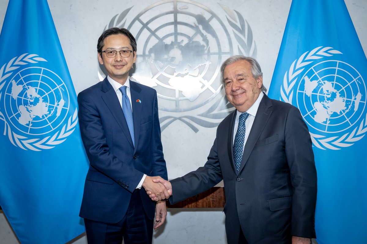 Today H.E. Mr. Do Hung Viet presented to H.E. Mr. António Guterres, Secretary-General of the United Nations, his credentials accrediting him as Ambassador Extraordinary and Plenipotentiary, Permanent Representative of the Socialist Republic of Viet Nam to the United Nations